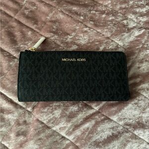 Black Michael Kors wallet. Never been used!